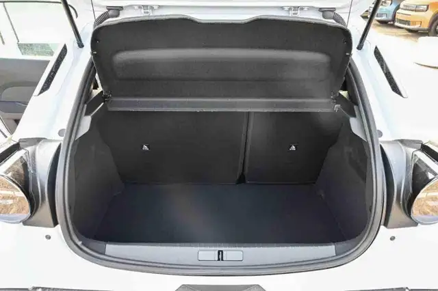 Lancia Ypsilon view 5