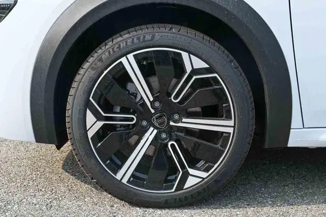 Lancia Ypsilon view 6