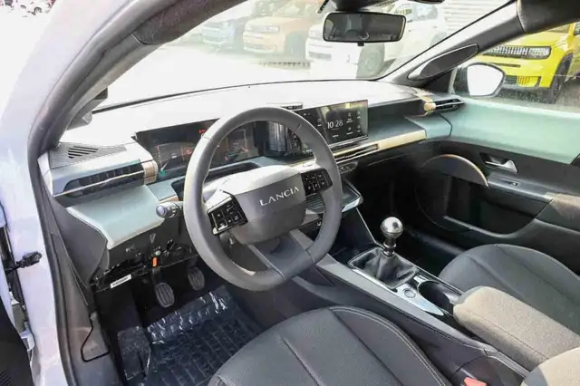 Lancia Ypsilon view 8