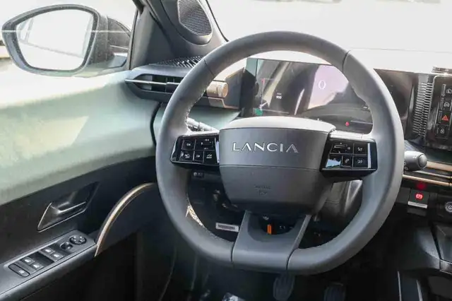 Lancia Ypsilon view 12