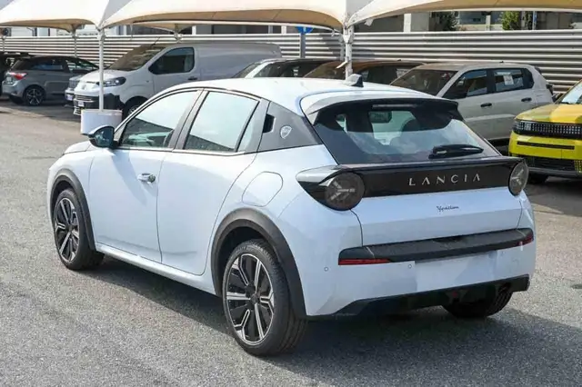 Lancia Ypsilon view 4