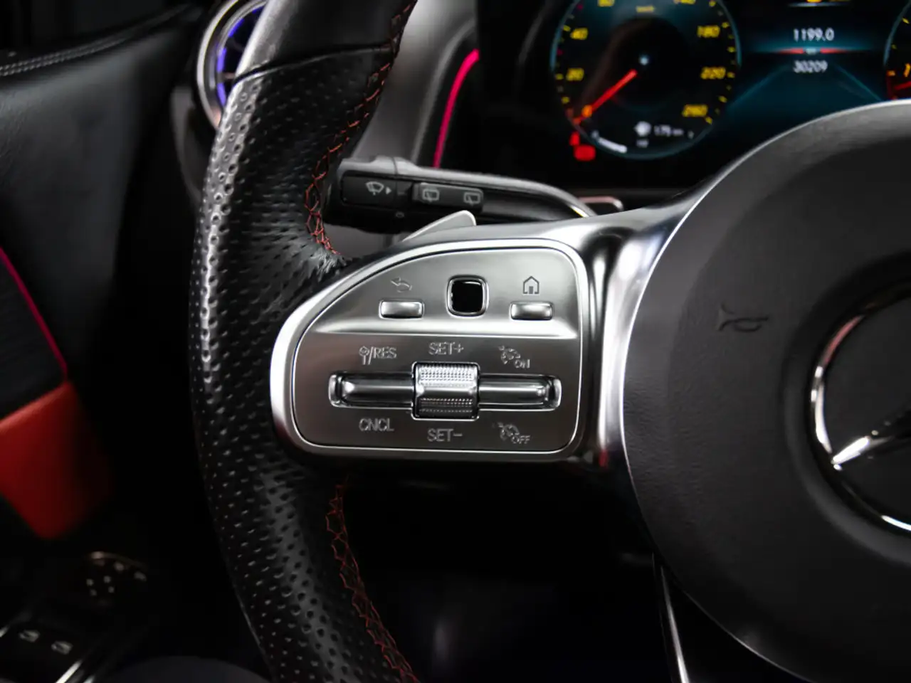 Mercedes-Benz GLB снимка Mercedes-Benz GLB