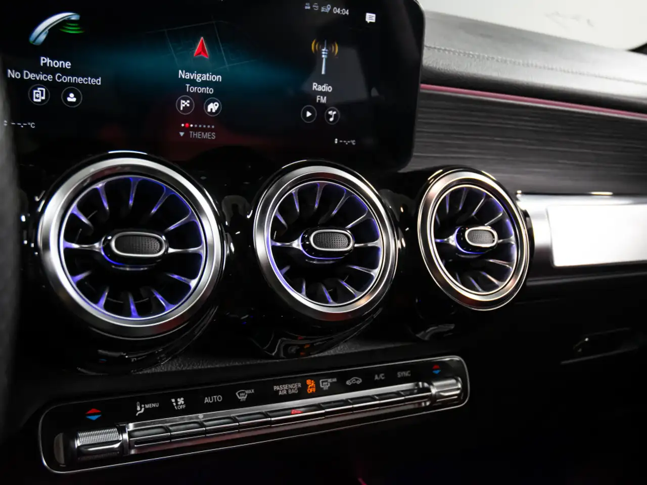 Mercedes-Benz GLB снимка Mercedes-Benz GLB
