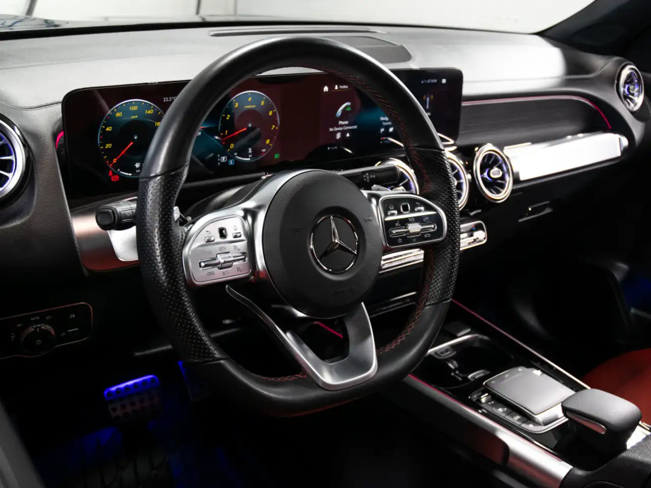 Mercedes-Benz GLB снимка Mercedes-Benz GLB