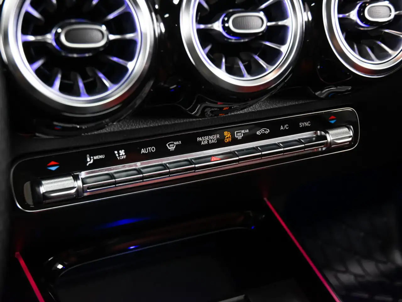 Mercedes-Benz GLB снимка Mercedes-Benz GLB