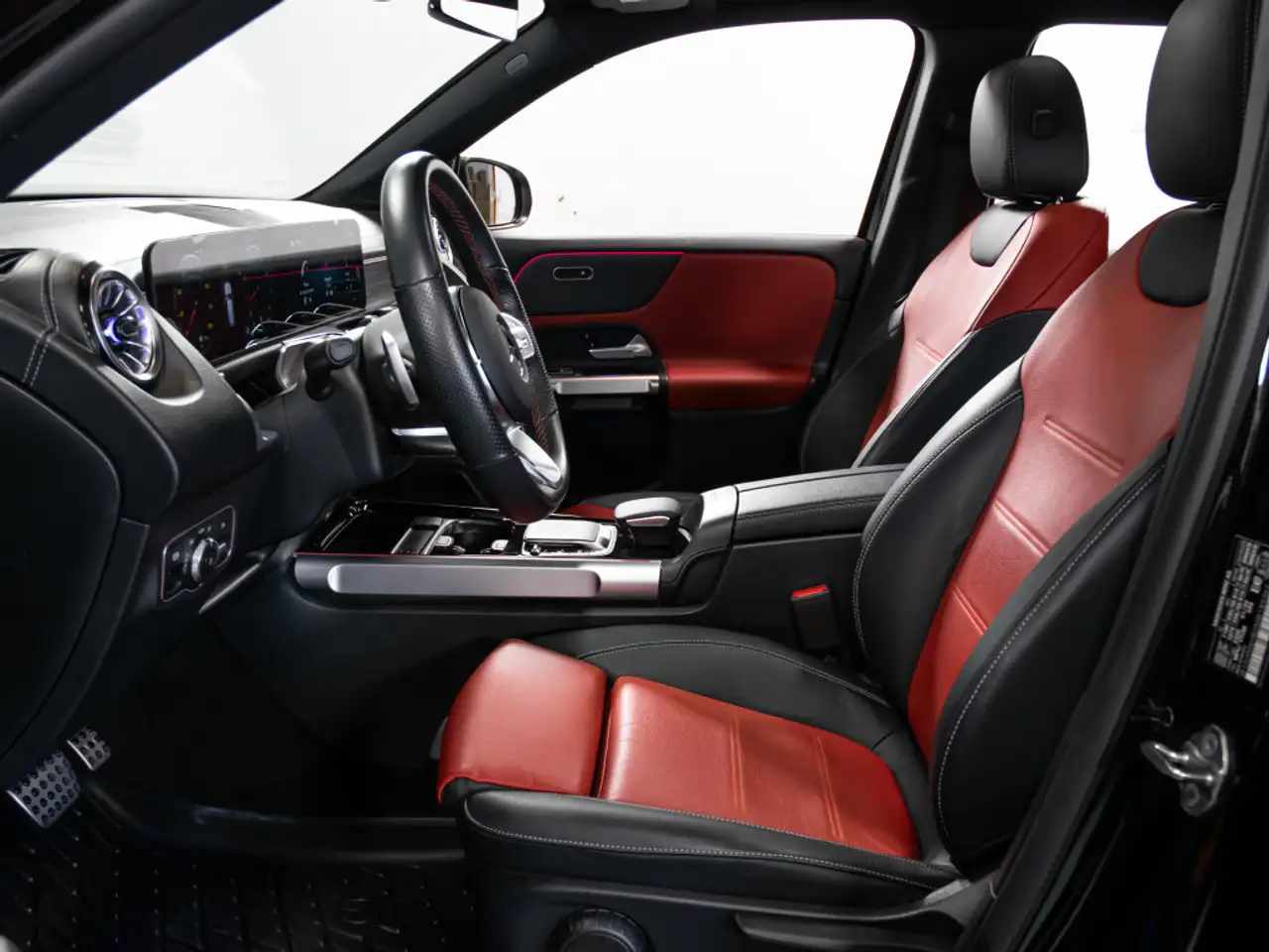 Mercedes-Benz GLB снимка Mercedes-Benz GLB