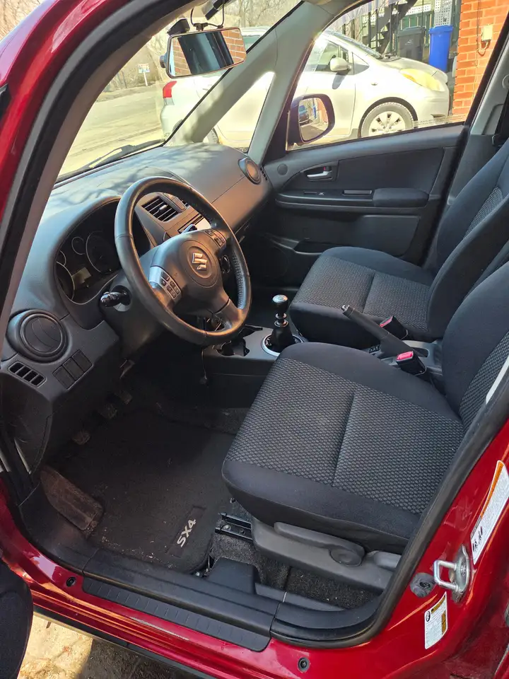 Suzuki SX4 снимка Suzuki SX4