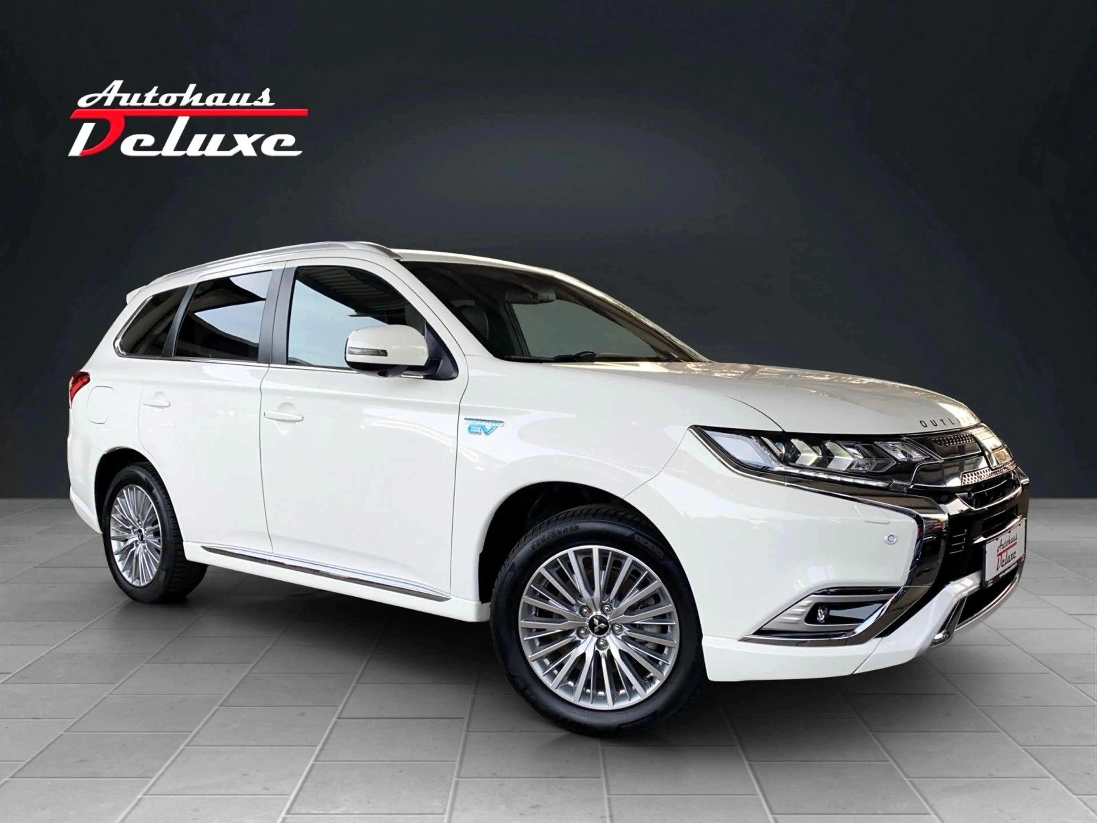 Mitsubishi Outlander 2,4 PHEV 4WD SPIRIT NAVI-KAMERA-AHK — photo 3