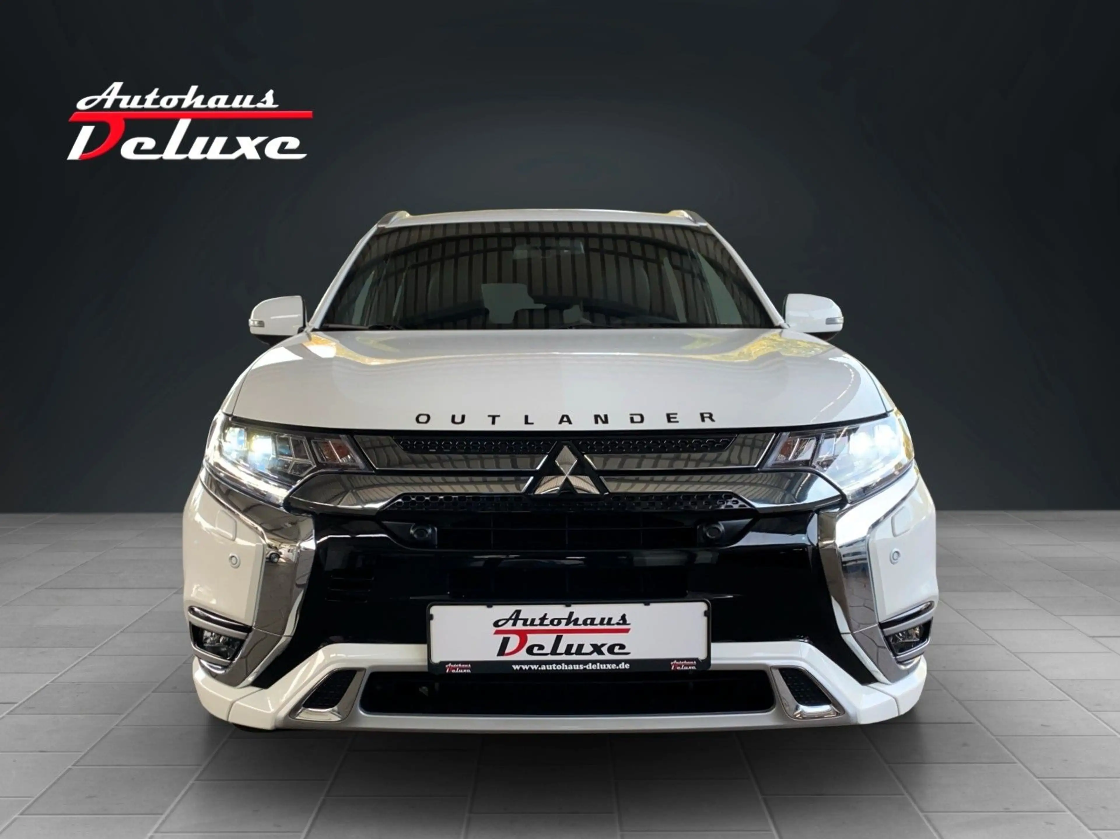 Mitsubishi Outlander 2,4 PHEV 4WD SPIRIT NAVI-KAMERA-AHK — photo 2