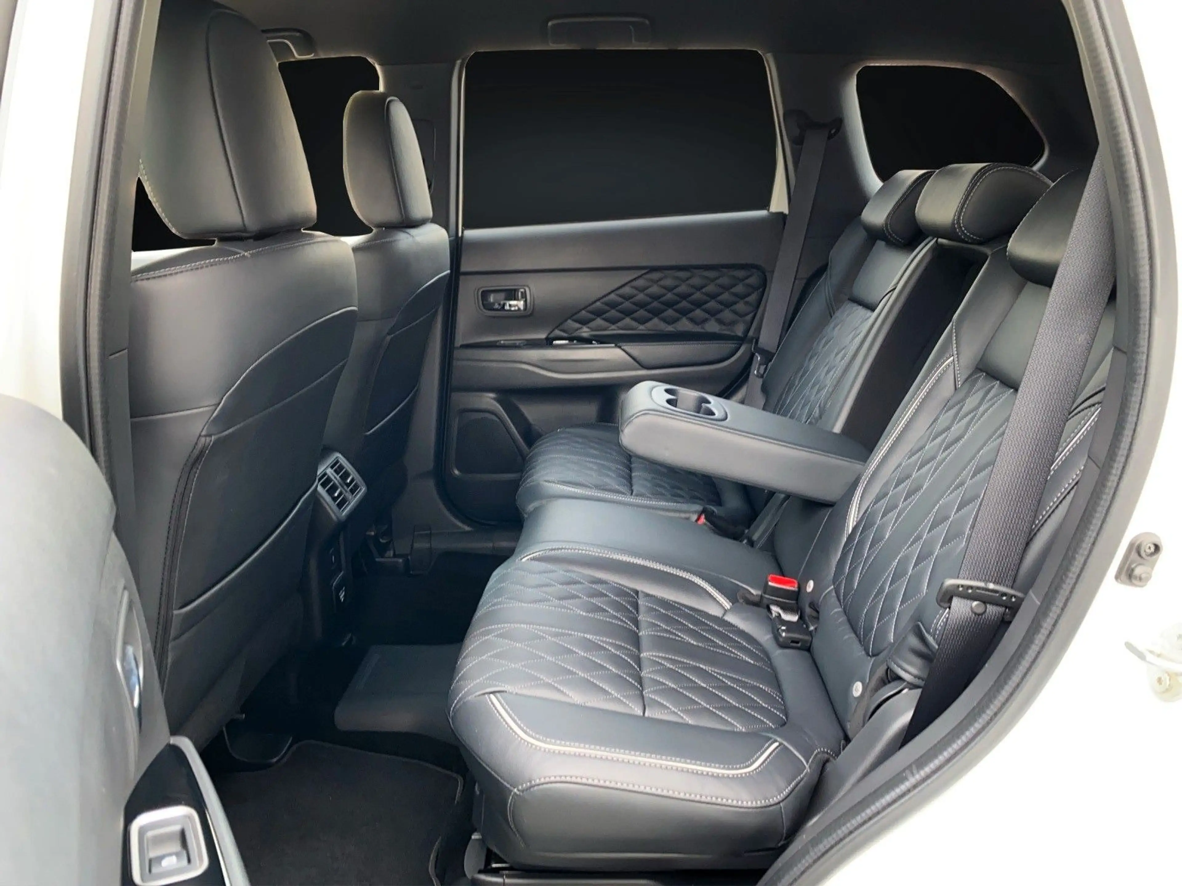 Mitsubishi Outlander 2,4 PHEV 4WD SPIRIT NAVI-KAMERA-AHK — photo 14
