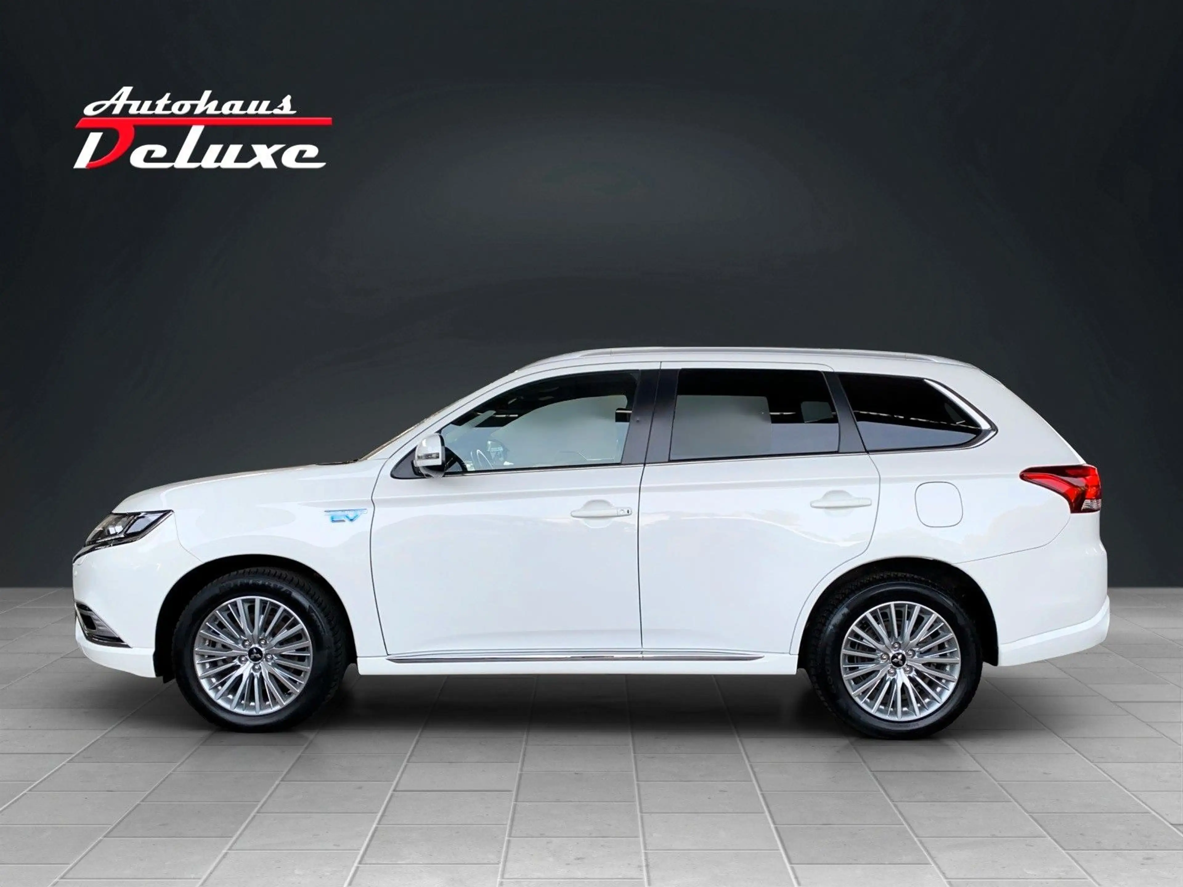Mitsubishi Outlander 2,4 PHEV 4WD SPIRIT NAVI-KAMERA-AHK — photo 4
