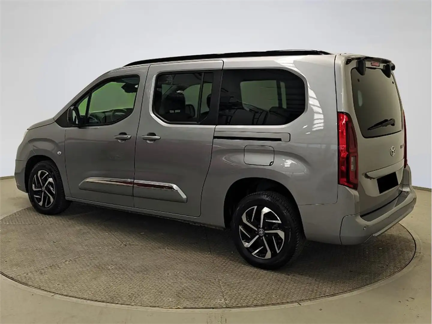 Toyota Proace 1.5D 96kW Family Active 7 Plz L2 - 2