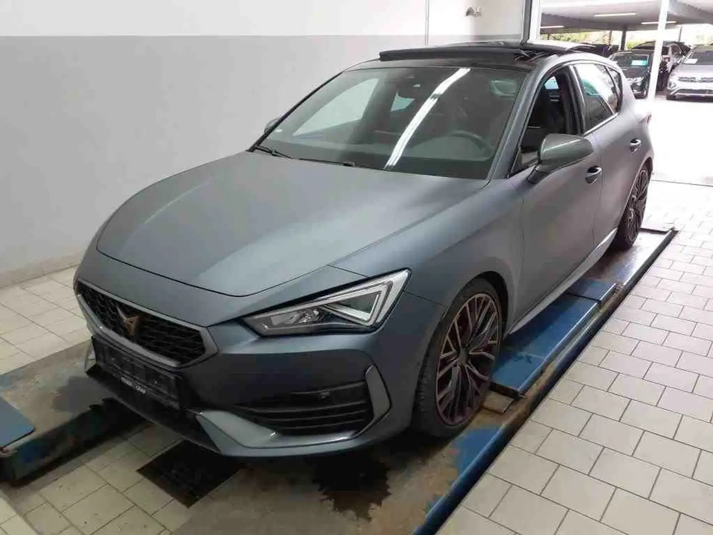CUPRA Leon VZ 300PS DSG PANO+BEATS+KEYLESS+MEMORY+ACC+KAMERA+ Grau - 2