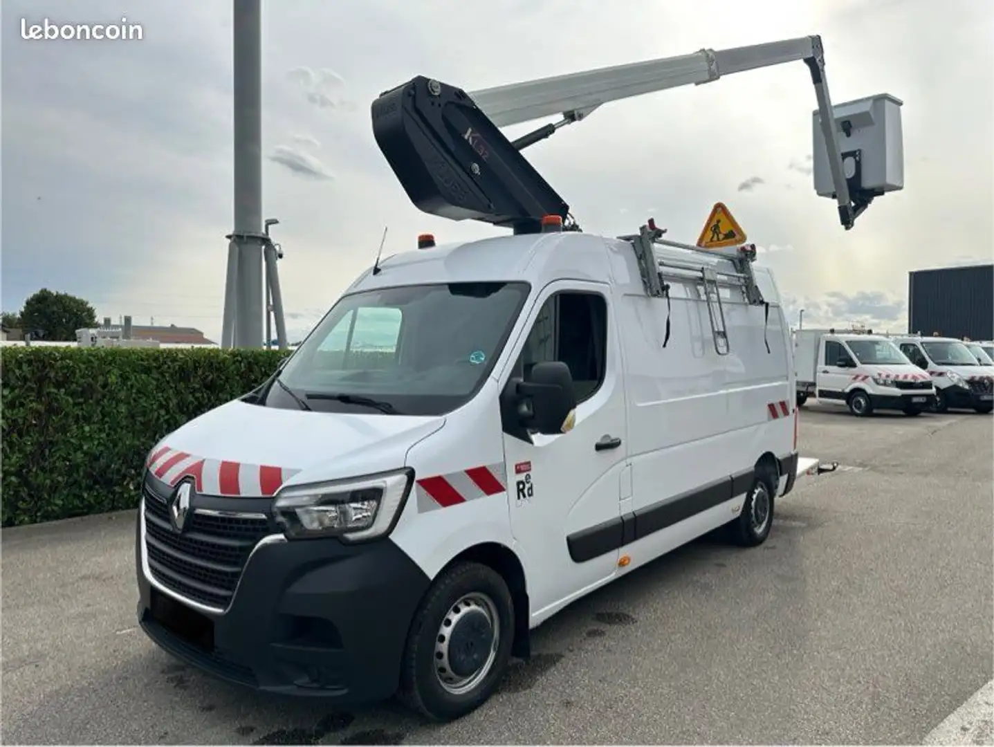 Renault Master fourgon l2h2 nacelle Klubb k32 3 places - 2