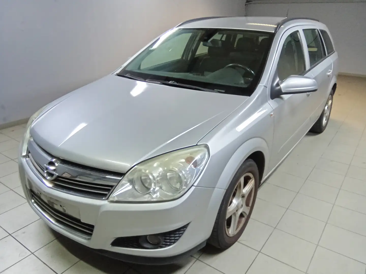 Opel Astra Edition Grau - 1