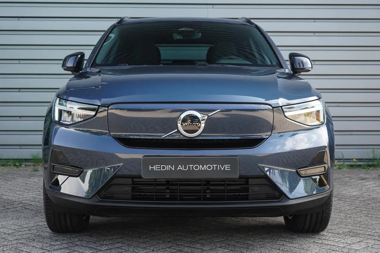 Volvo EX40 2026