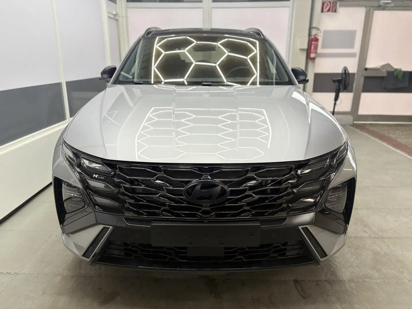 Hyundai TUCSON Impression HEV N-LINE DCT 4WD PANO DIG.KEY ECS ... Silber - 2