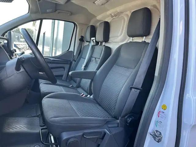 Ford Transit Custom view 9