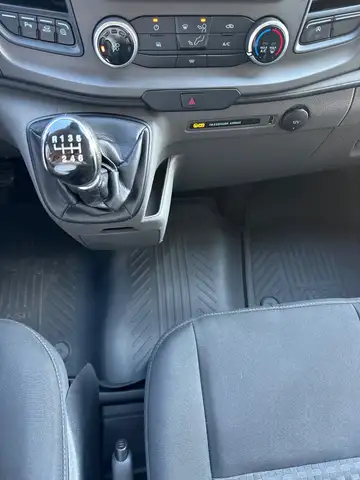 Ford Transit Custom view 11