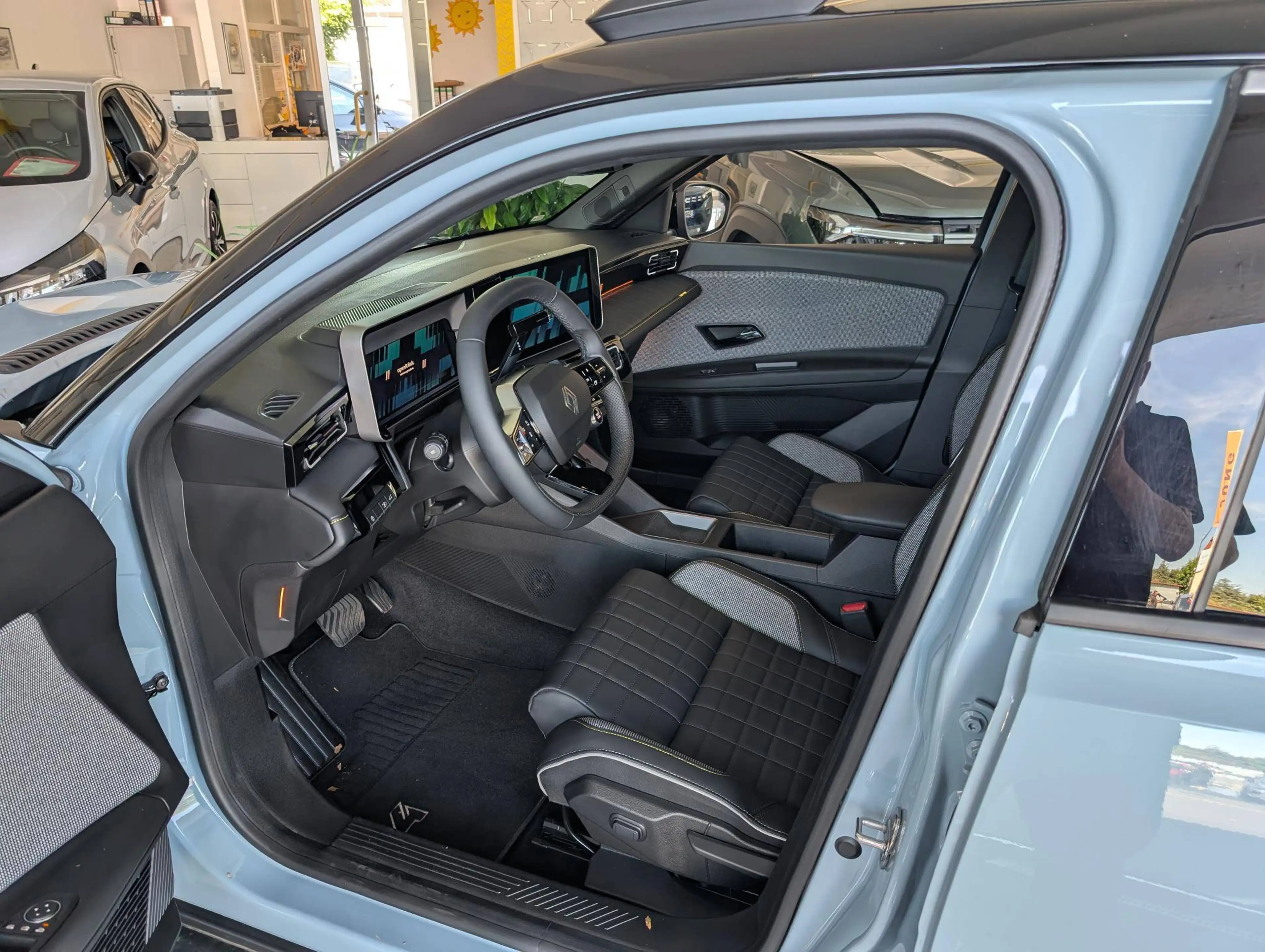 Renault R 4 R 4 E-Tech Iconic 150 Comfort Range — photo 5