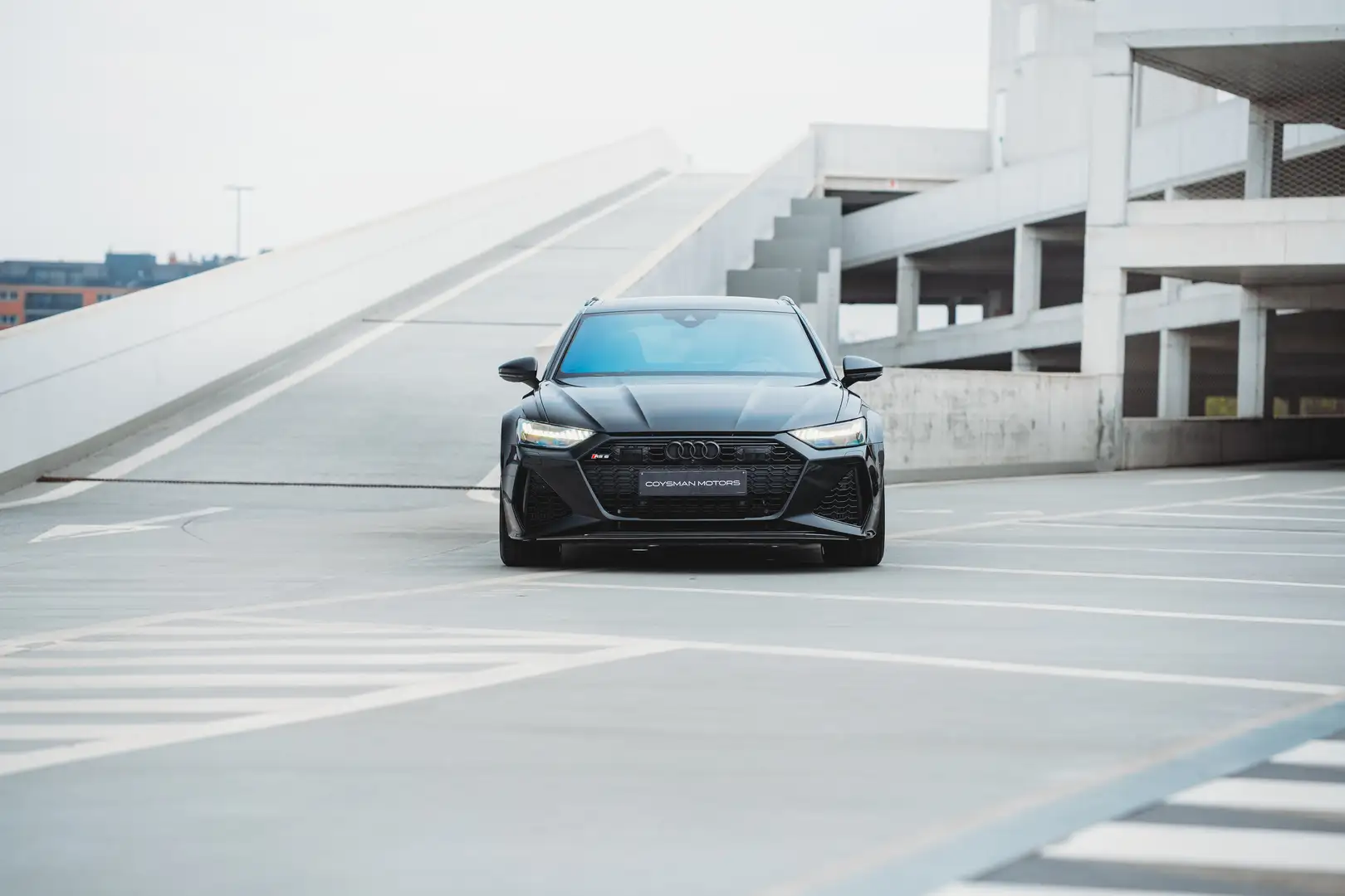 Audi RS6 Avant 4.0 TFSI/LICHTE VRACHT/B&O/Ceramic/ACC/Pano Zwart - 2