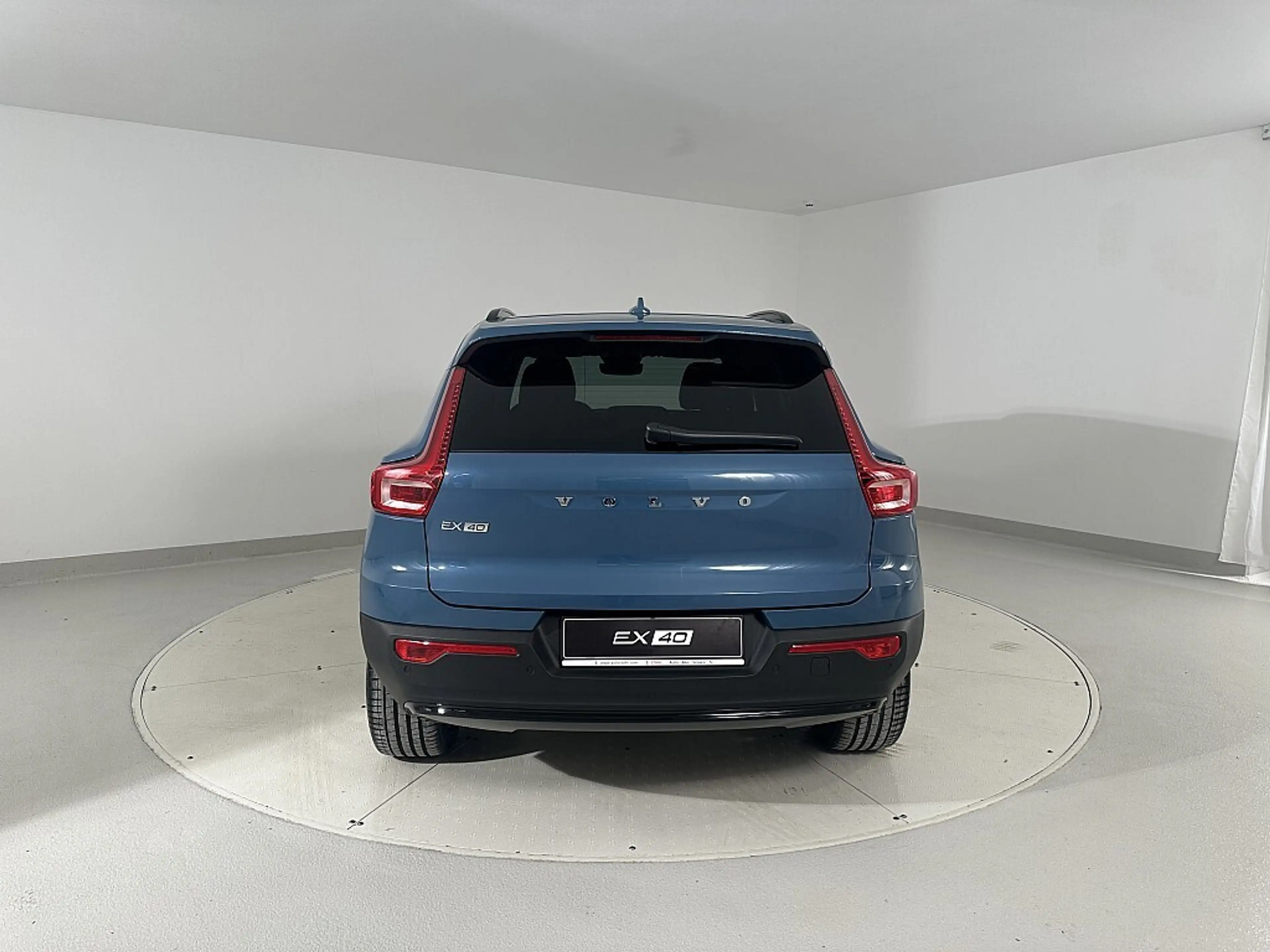 Volvo EX40 Single Motor Extended Range 82kWh Plus Dark | S... — photo 5