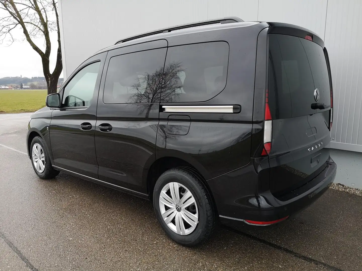 Volkswagen Caddy Family 2.0 TDI DSG APP PDC Kamera Dachr. AHK Schwarz - 2