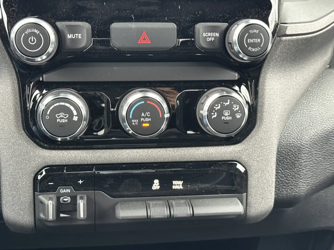 RAM 2500 снимка RAM 2500