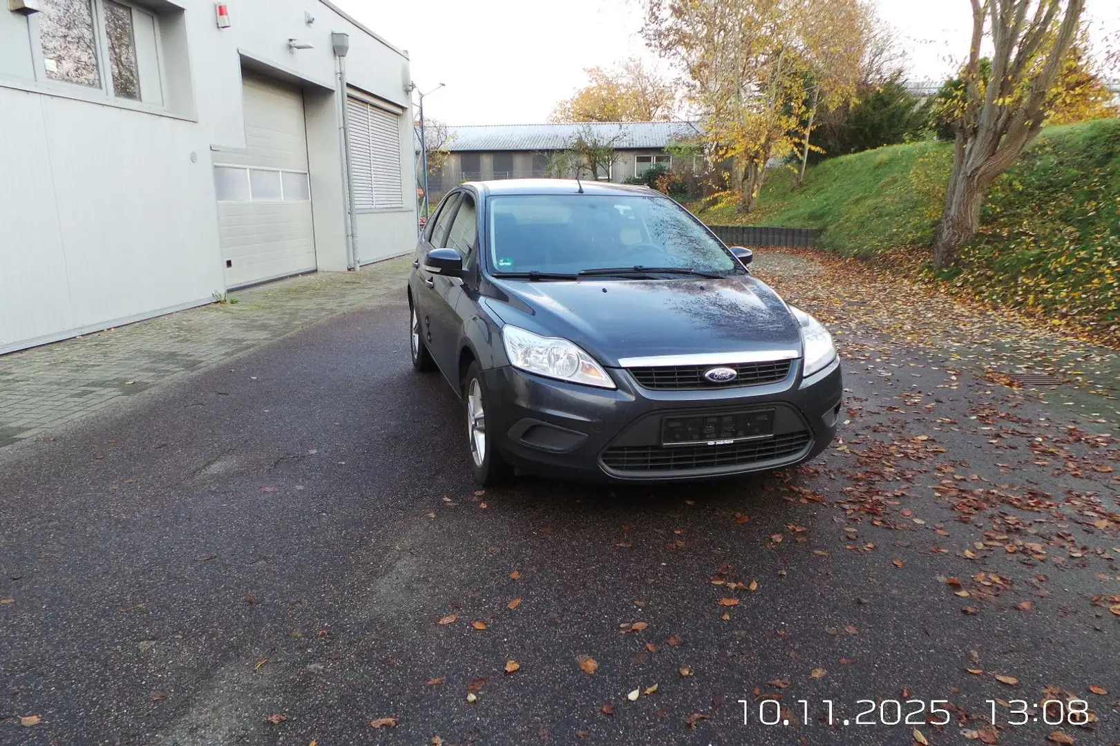 Ford Focus Lim. Style Klima,Shz,Alu Grau - 2