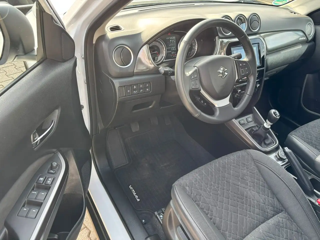 Suzuki Vitara 1.4 Mild-Hybrid Comfort+ 4x4*LED*SHZ*PDC 19