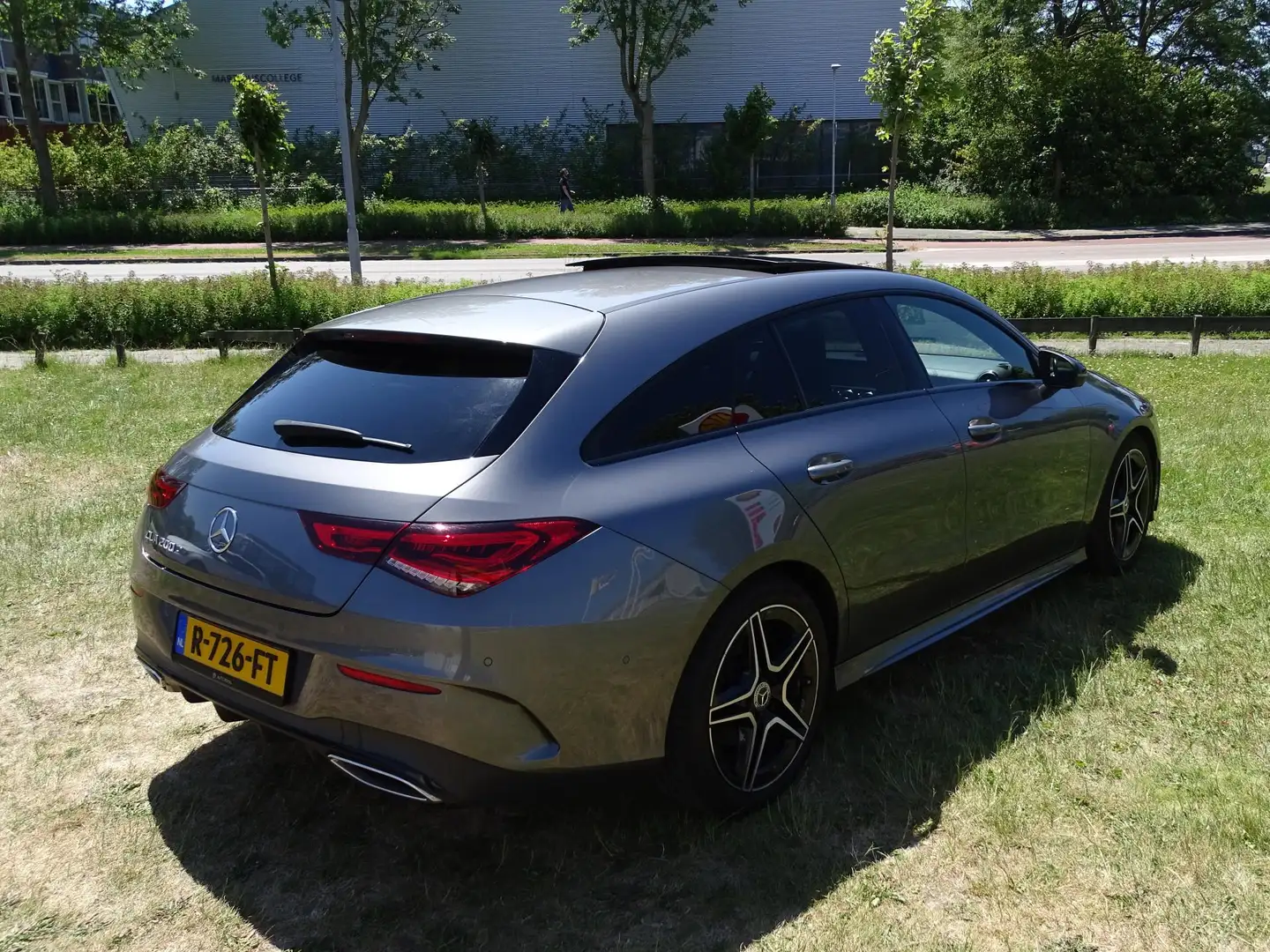 Mercedes-Benz CLA 200 Shooting Brake Shooting Brake Premium Plus AMG Mer Grijs - 2