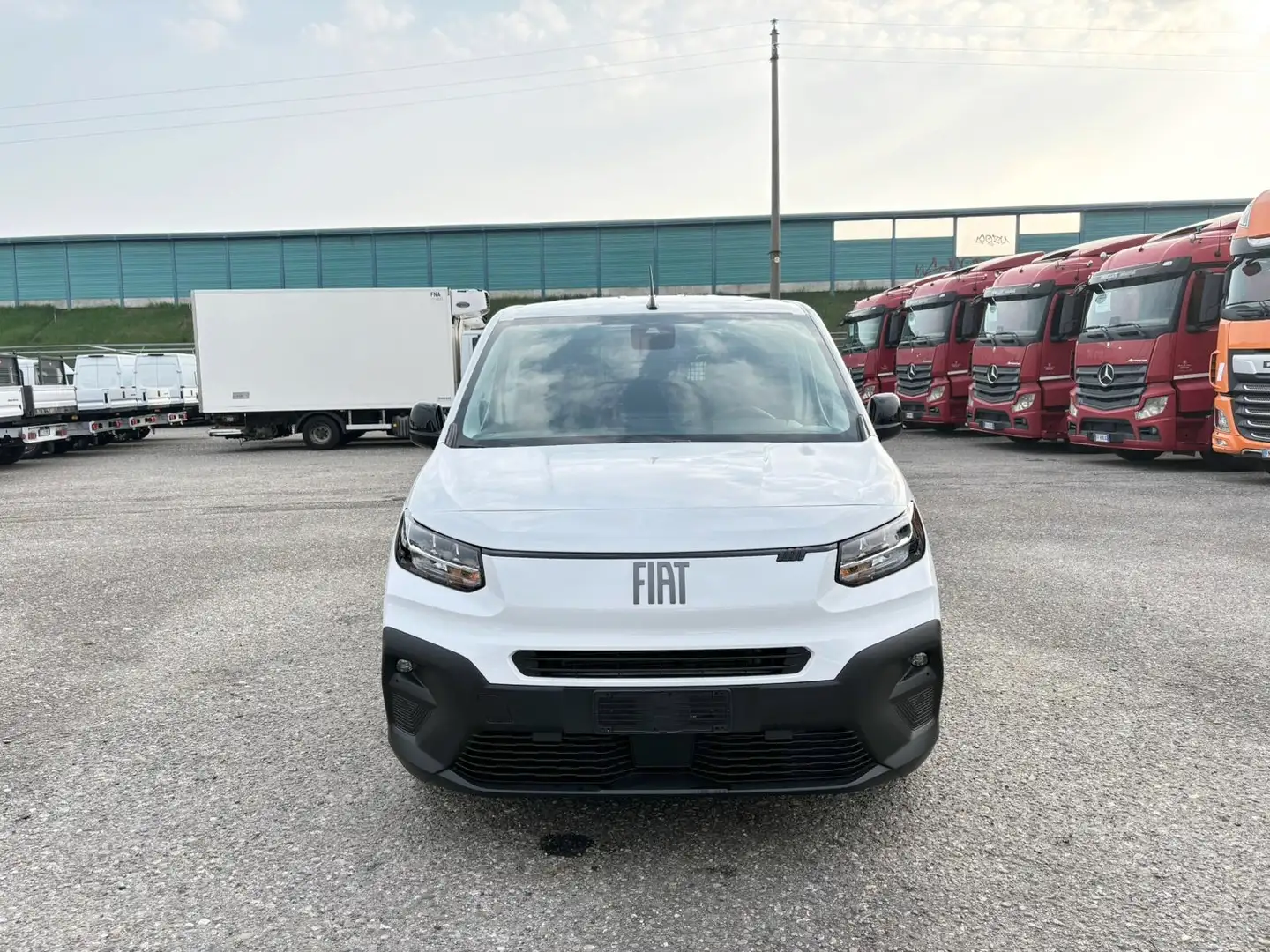 Fiat Doblo combi 5 posti Weiß - 2