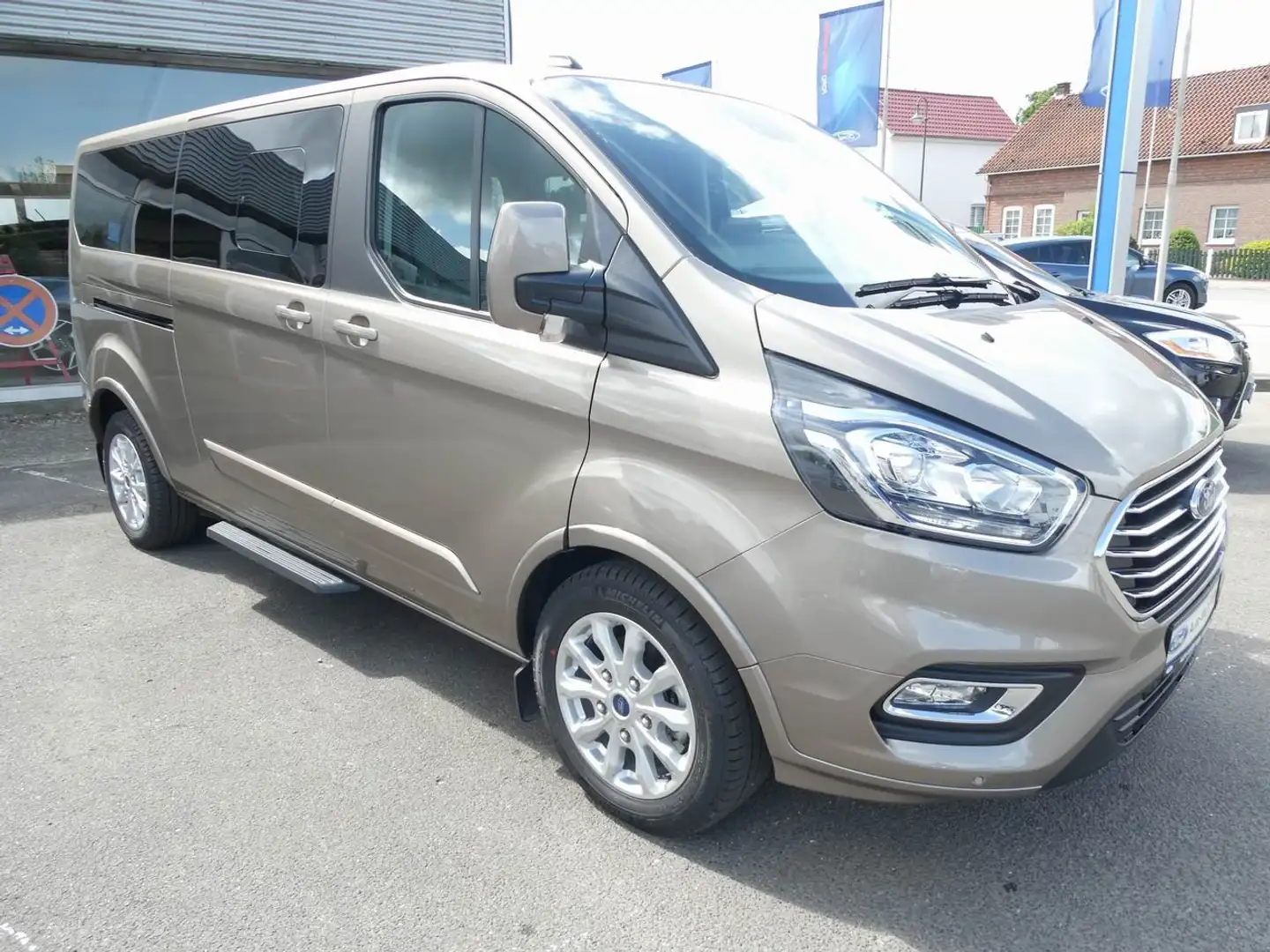 Ford Tourneo Custom 320 L2 Titanium AHK RÜFAKA NAVI LEDER Silber - 2