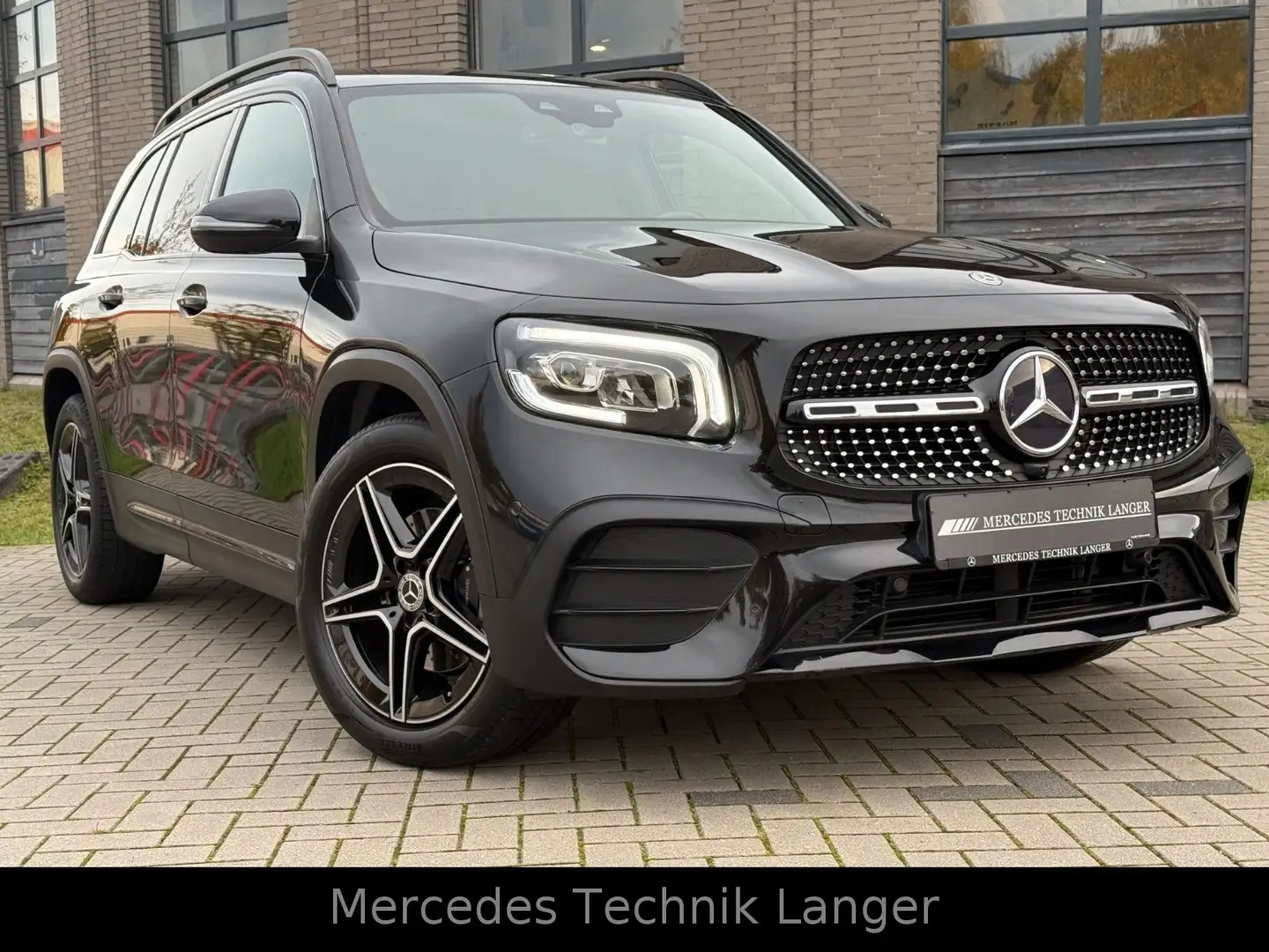 Mercedes-Benz GLB 200 AMG LINE/SERVICE NEU/AHK Schwarz - 1