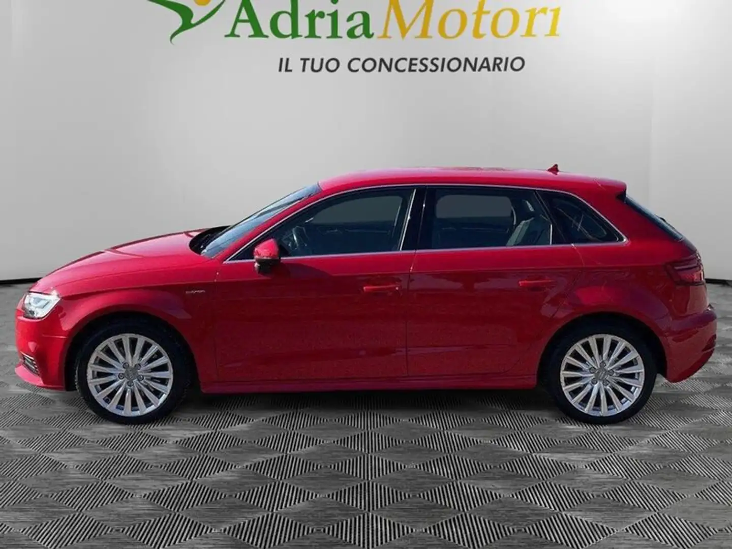 Audi A3 A3 SPB 1.4 TFSI e-tron S tronic (PHEV) Rot - 2