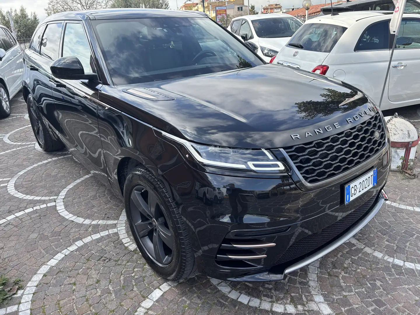 Land Rover Range Rover Velar 2.0d i4 R-Dynamic S 240cv auto my20 Nero - 2