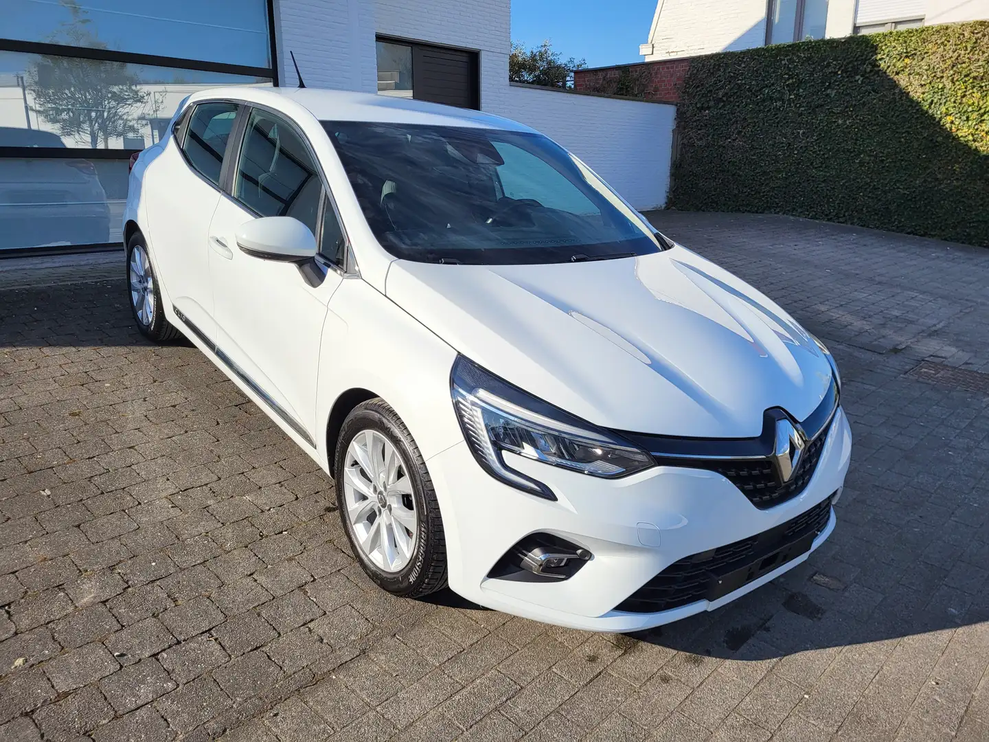 Renault Clio 1.0 TCe 100pk NAVIGATIE SENSOREN CRUISE ALU VELG Wit - 1