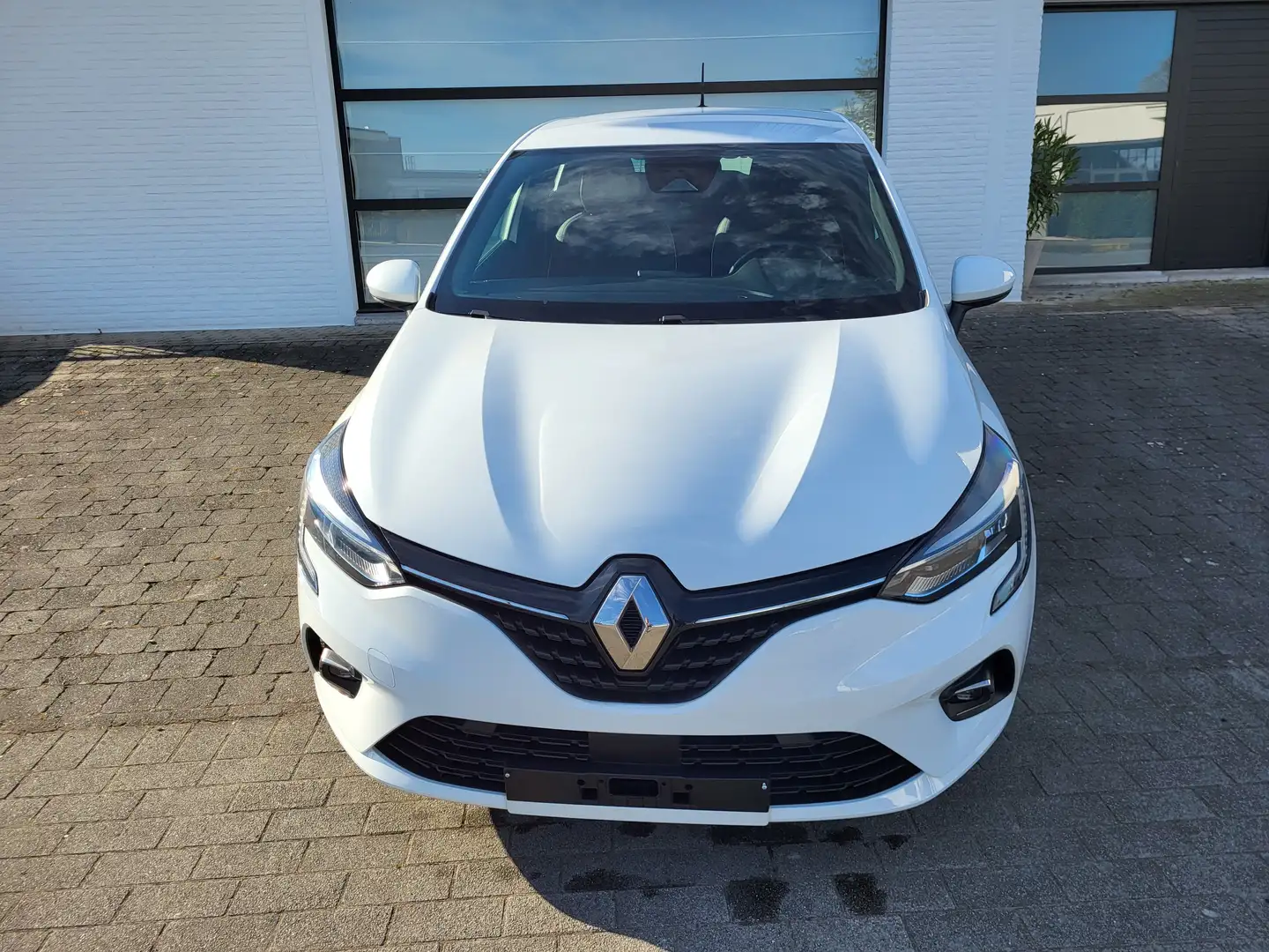 Renault Clio 1.0 TCe 100pk NAVIGATIE SENSOREN CRUISE ALU VELG Wit - 2