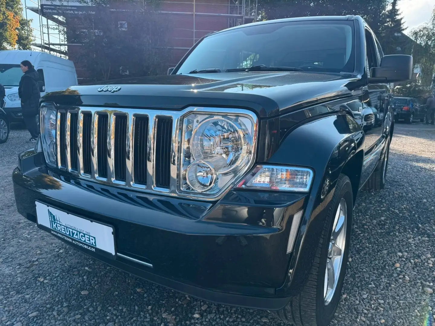 Jeep Cherokee Schwarz - 1