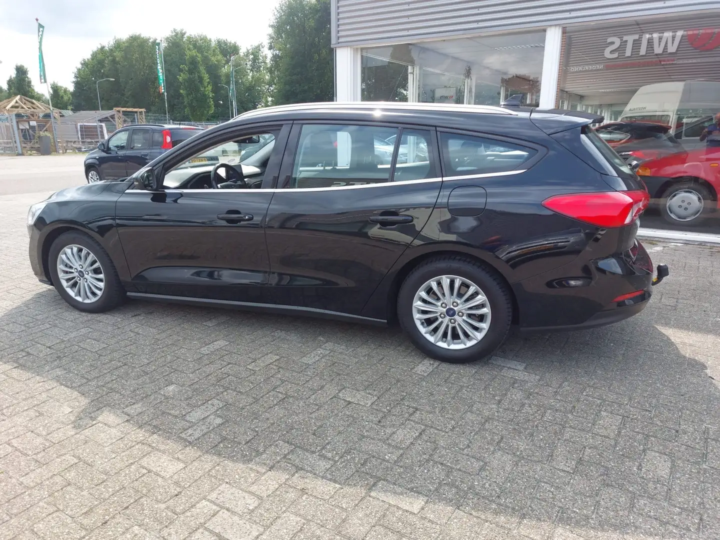 Ford Focus 1.5 Ecoboost Titanium Business Zwart - 2