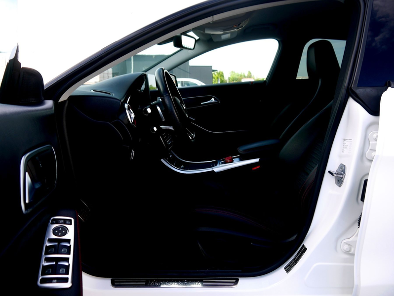 Mercedes-Benz CLA 180 Shooting Brake AMG Line Aut. * LED - Keyless go* — photo 12