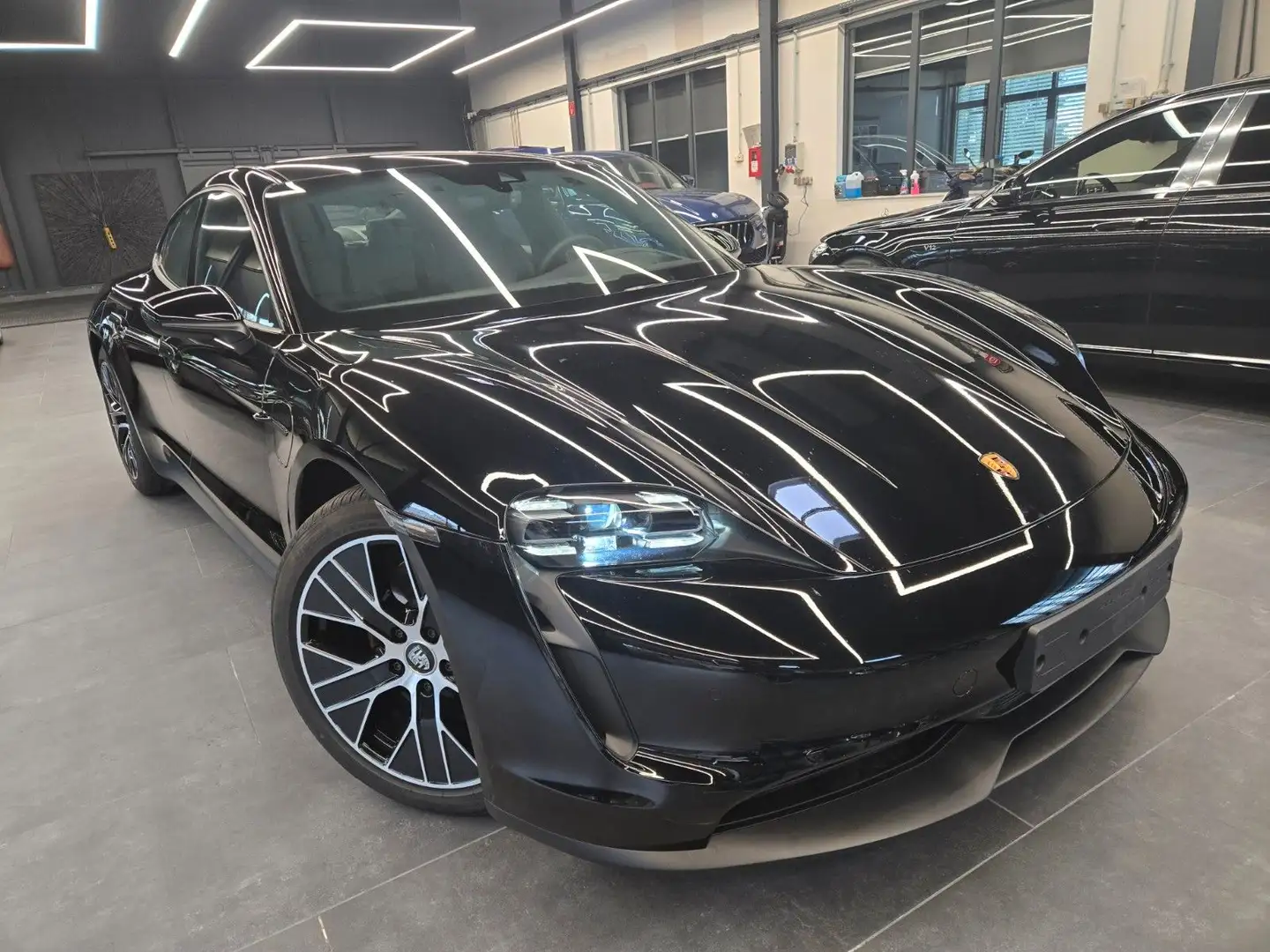Porsche Taycan *70thYear*Pano*Beif Dis**5 Sitzer Schwarz - 2