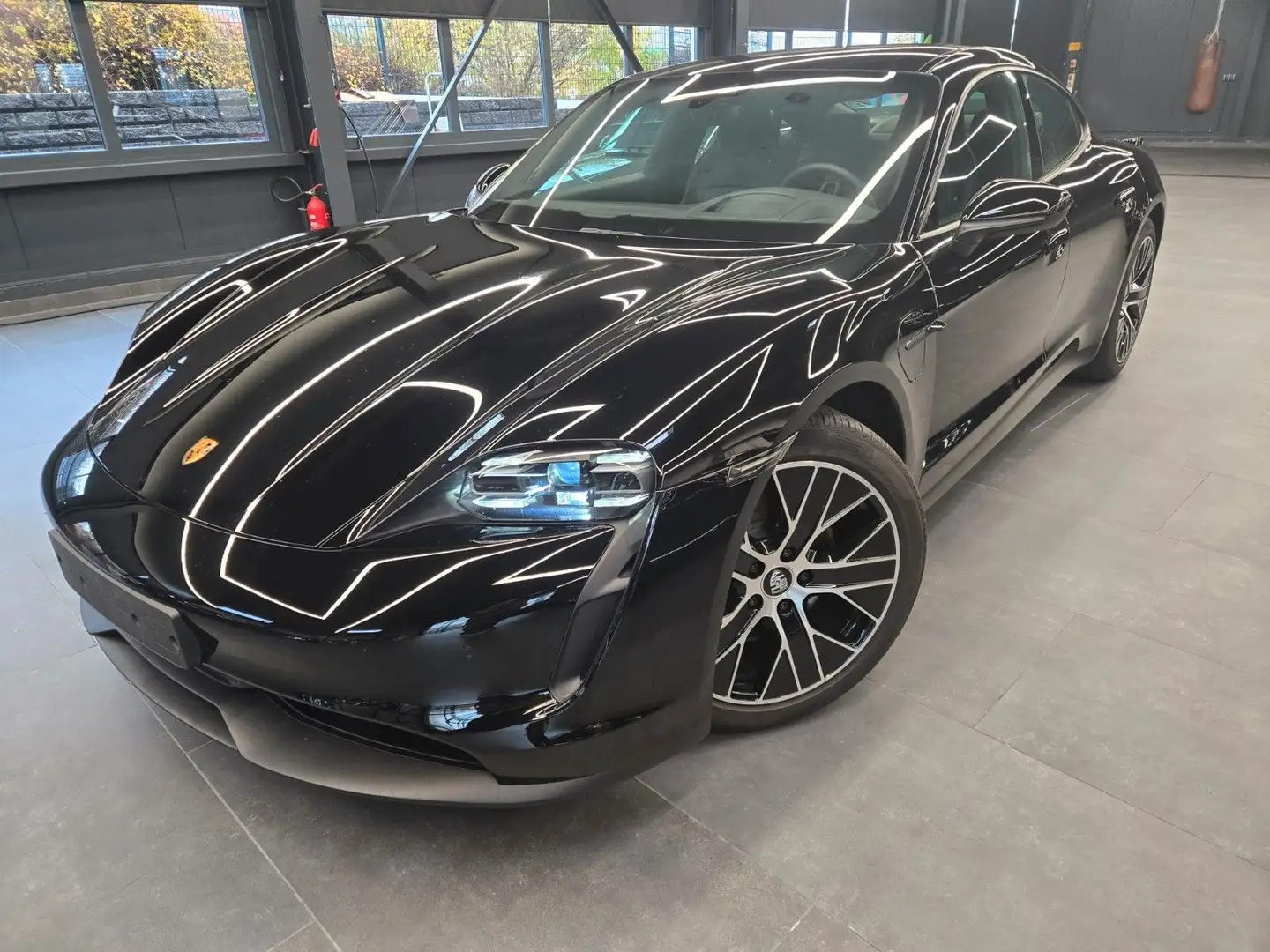 Porsche Taycan *70thYear*Pano*Beif Dis**5 Sitzer Schwarz - 1