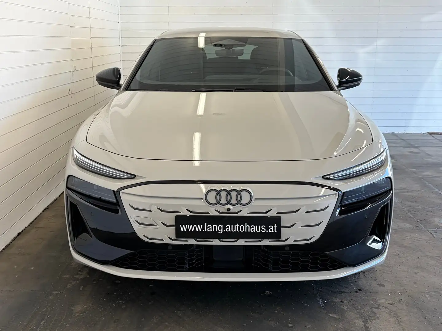 Audi S6 e-tron Braun - 2