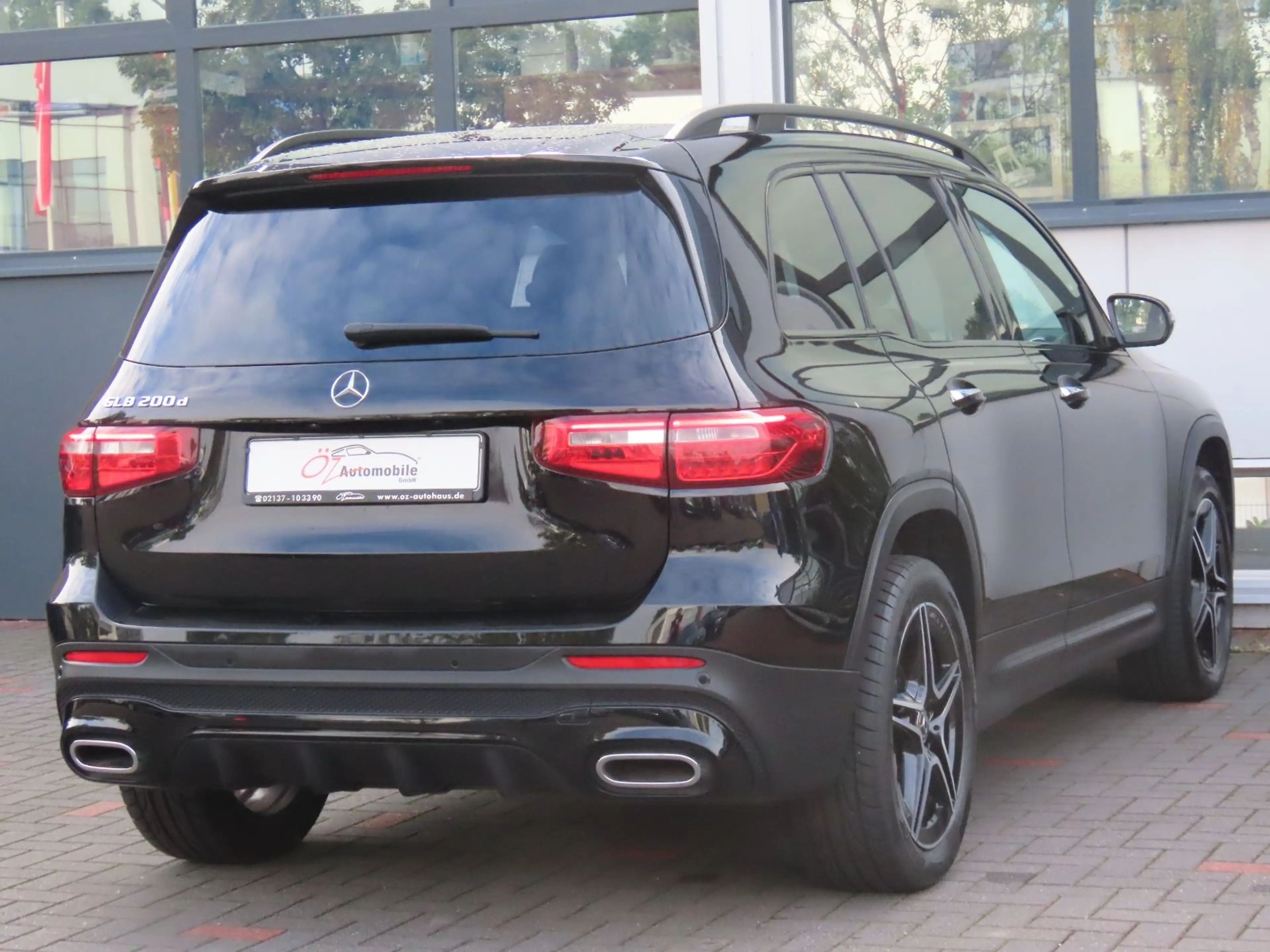 Mercedes-Benz GLB 200 d Autom. AMG-Line Leder Sitzheizung 360° — photo 7