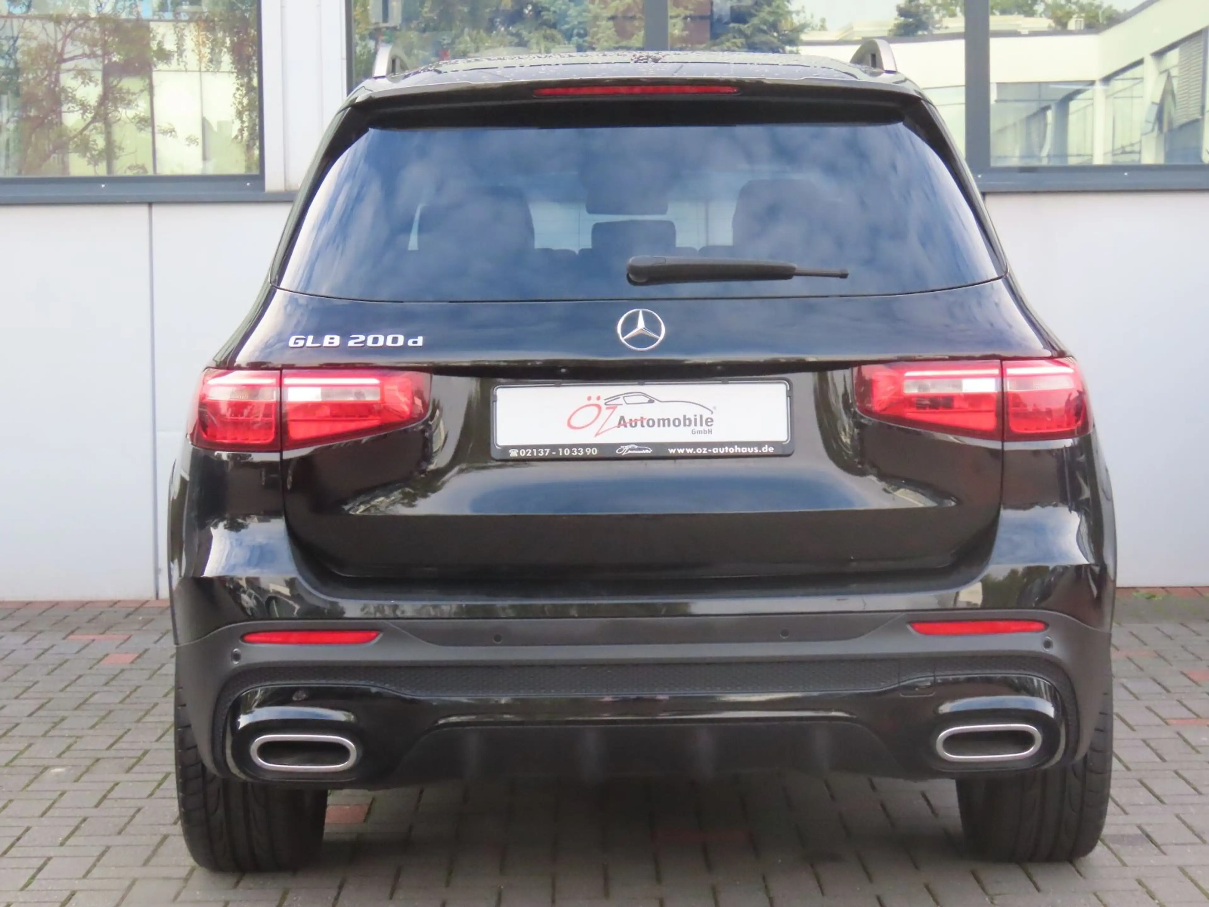 Mercedes-Benz GLB 200 d Autom. AMG-Line Leder Sitzheizung 360° — photo 8