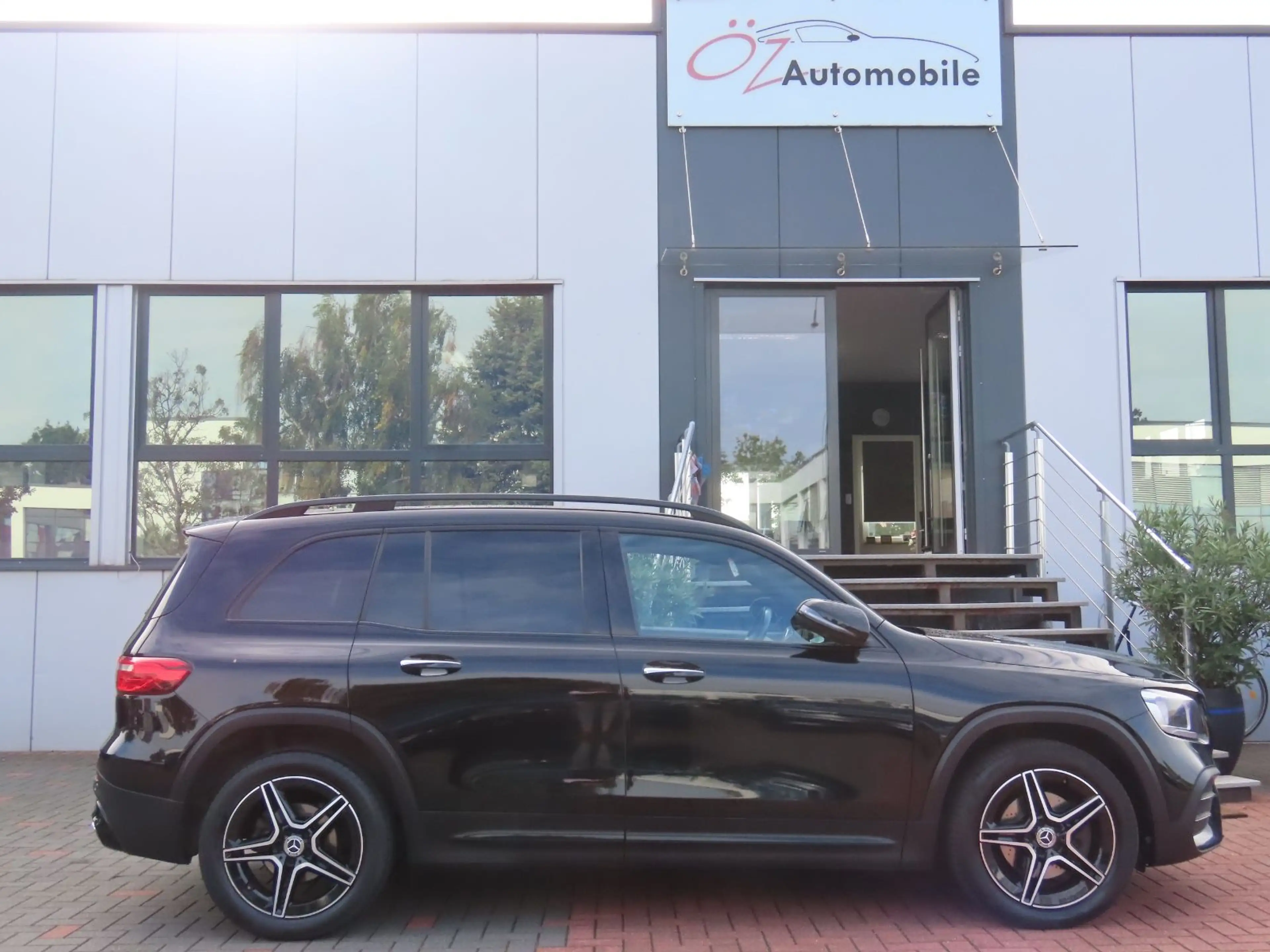 Mercedes-Benz GLB 200 d Autom. AMG-Line Leder Sitzheizung 360° — photo 12