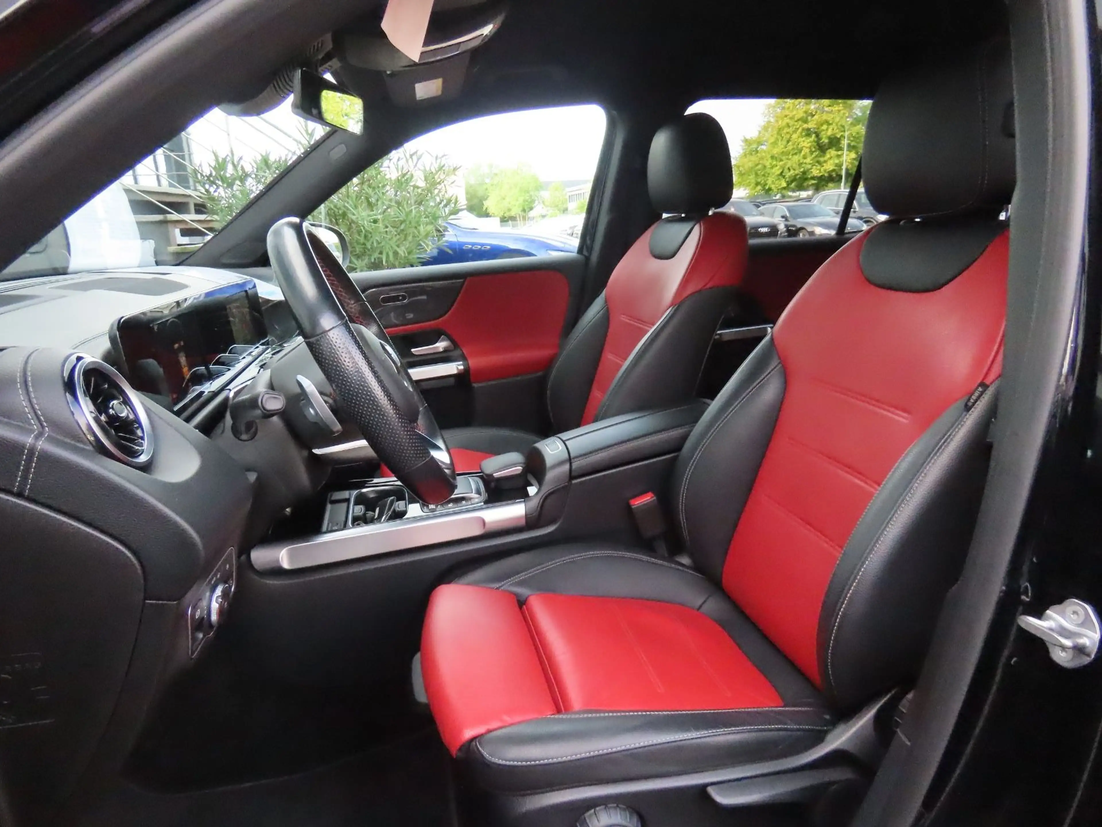 Mercedes-Benz GLB 200 d Autom. AMG-Line Leder Sitzheizung 360° — photo 15