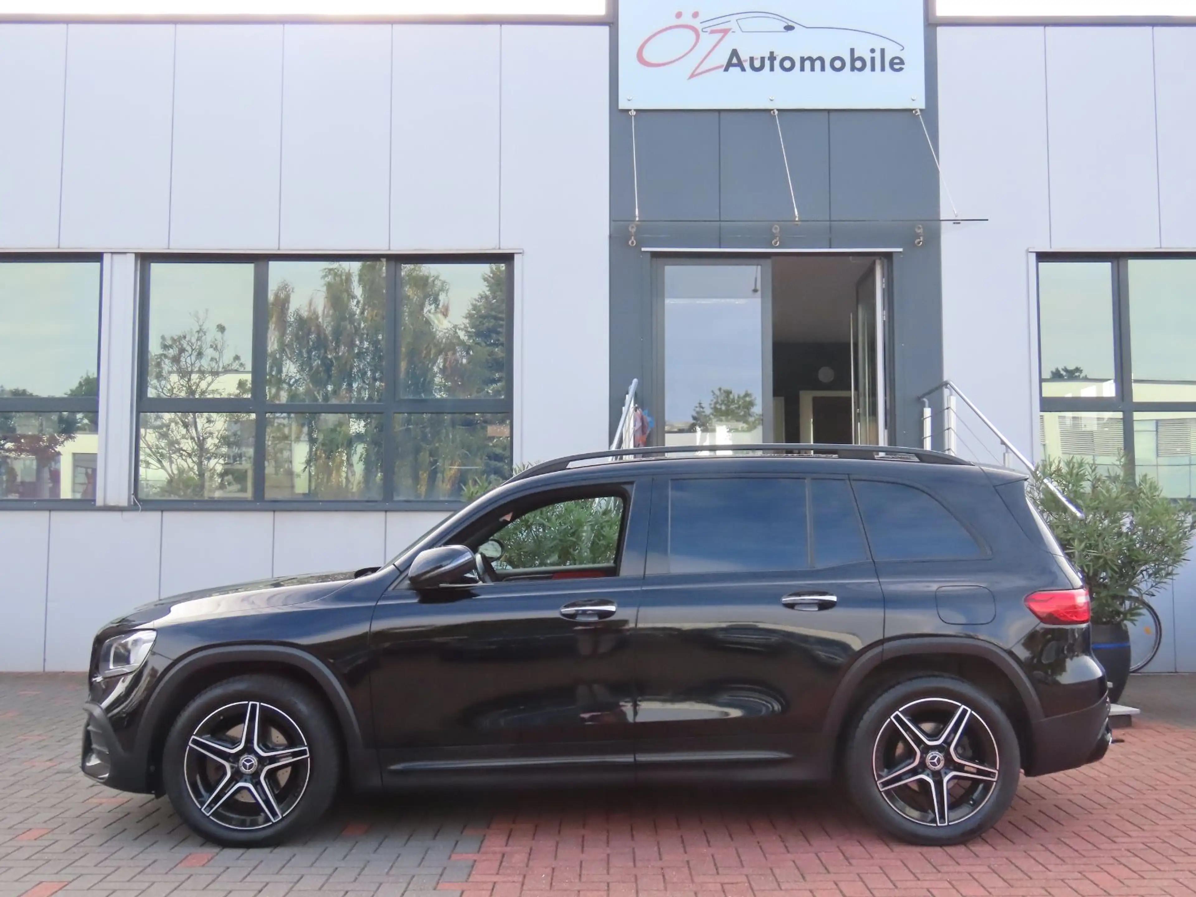 Mercedes-Benz GLB 200 d Autom. AMG-Line Leder Sitzheizung 360° — photo 13