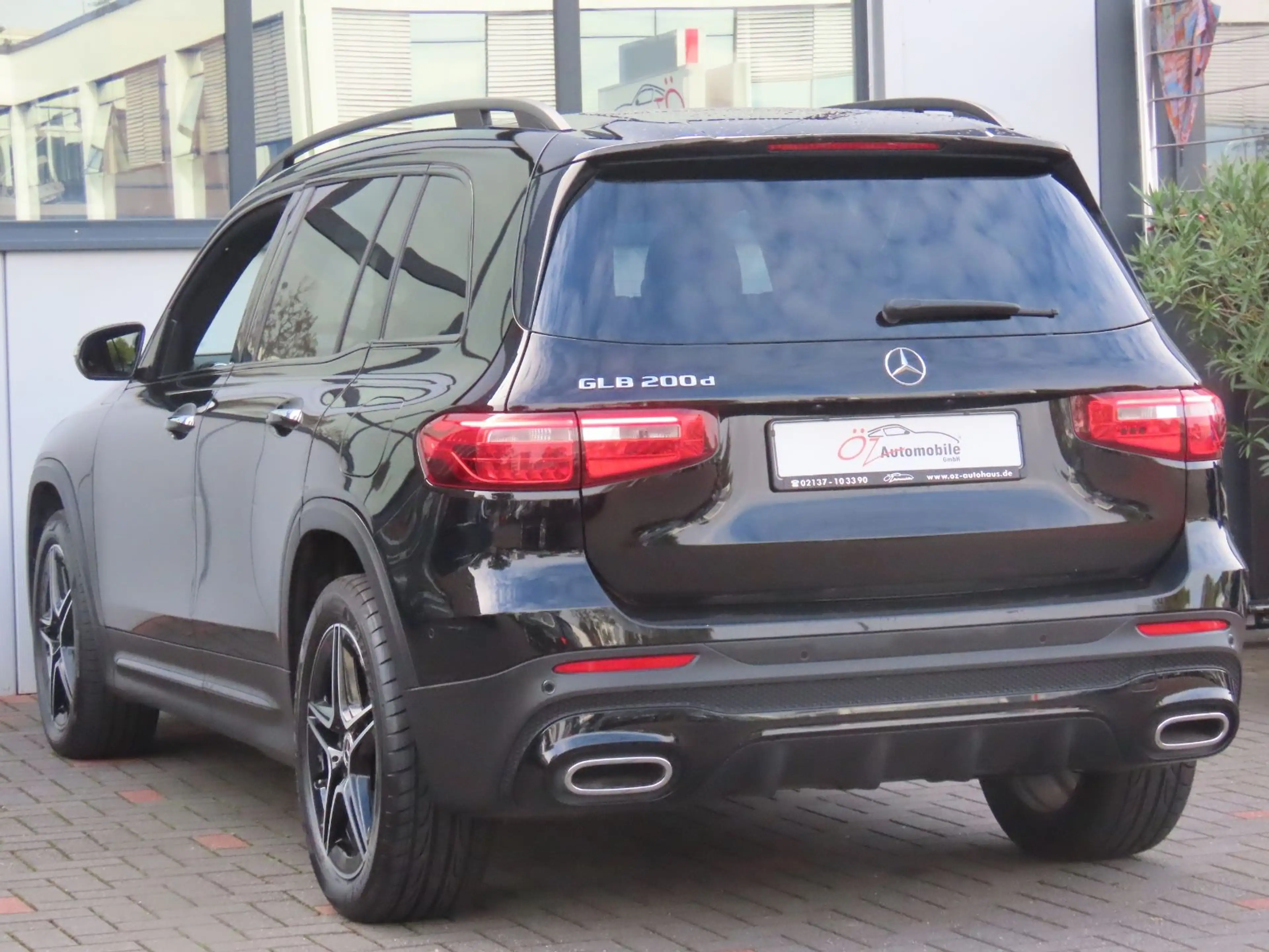 Mercedes-Benz GLB 200 d Autom. AMG-Line Leder Sitzheizung 360° — photo 11